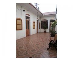 Arriendo Casona Colonial apta para oficinas/consultorios