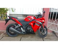 MOTO HONDA CBR 250 R ROJA